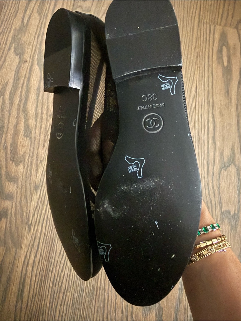 CHANEL Black Bow Ballet Flats with CC Toe Detail - Picture 4 of 4